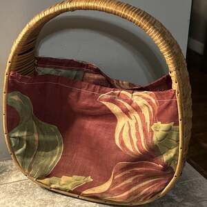 Vtg Rattan Wicker Handbag Purse Fabric Sides Green Pink Floral Coastal